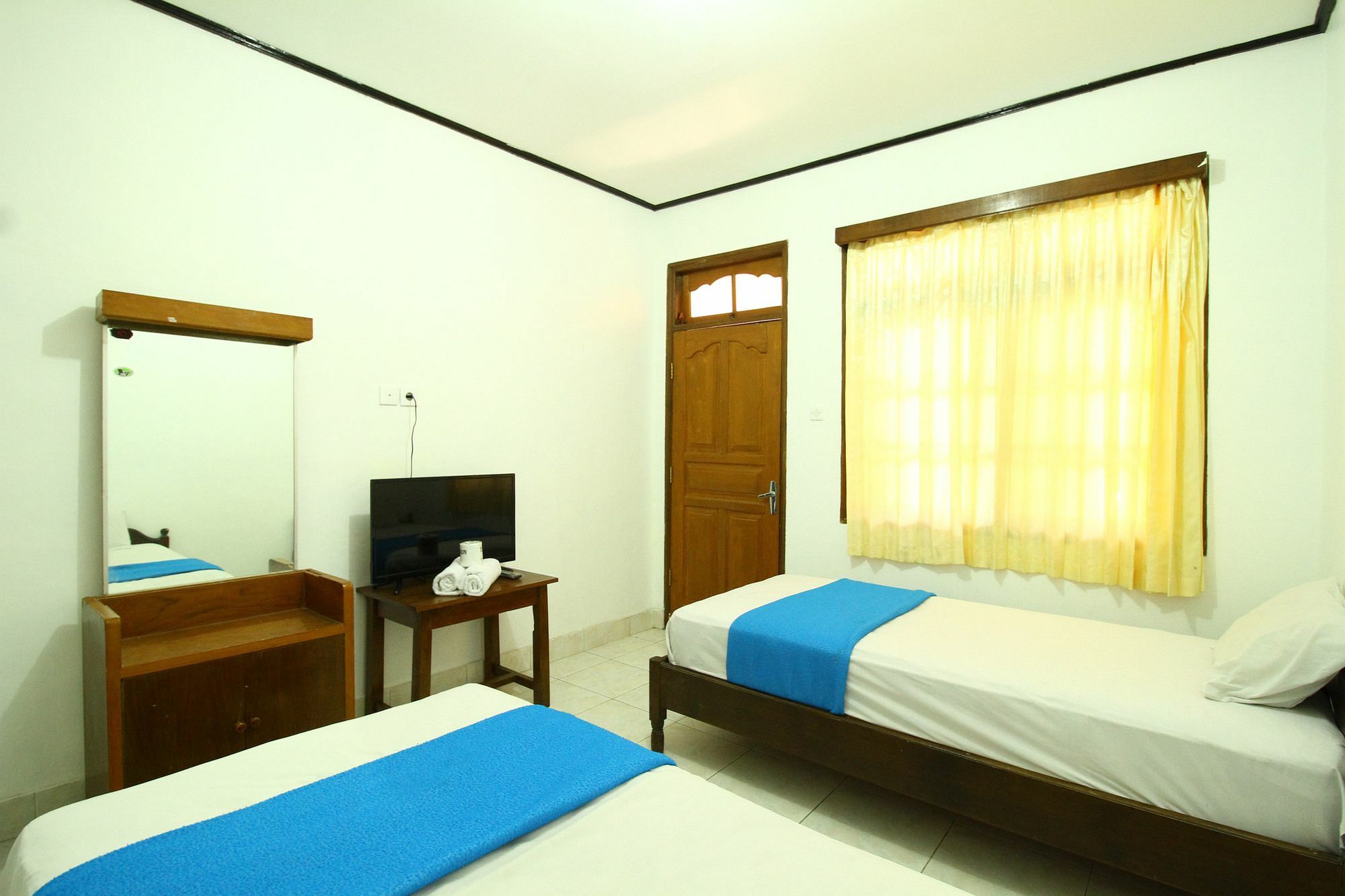 Dua Dara Inn Kuta Legian Exterior foto