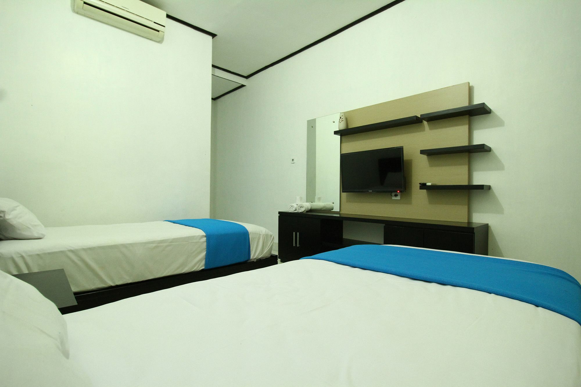 Dua Dara Inn Kuta Legian Exterior foto