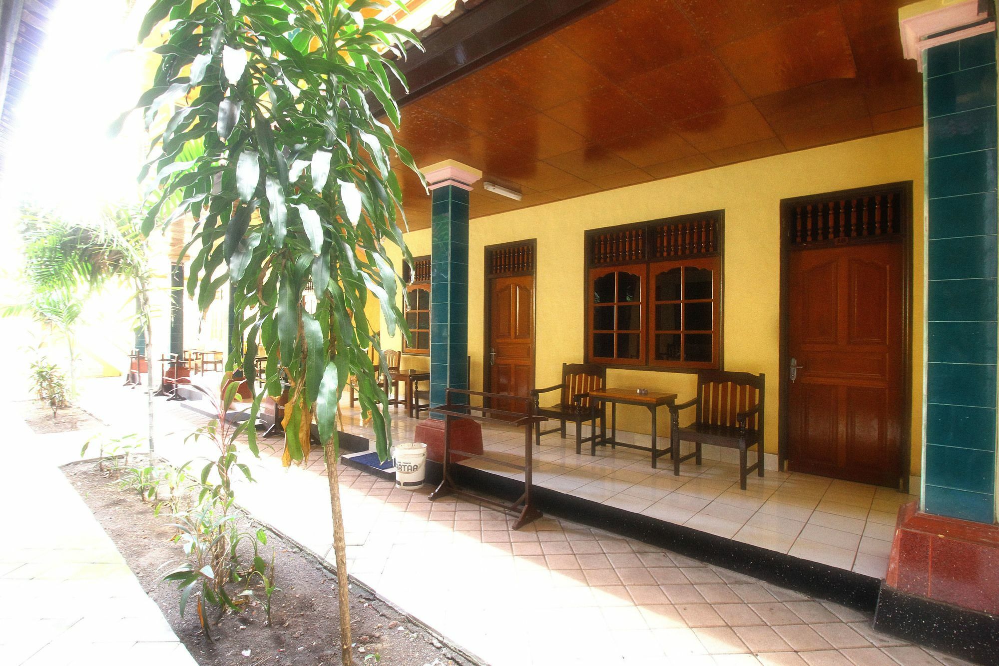 Dua Dara Inn Kuta Legian Exterior foto