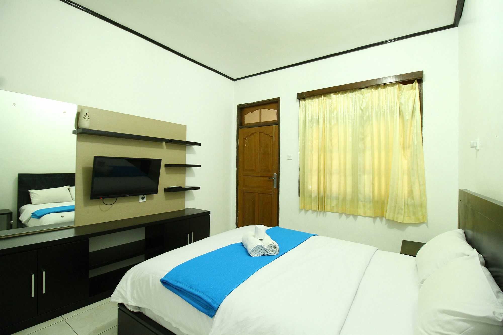 Dua Dara Inn Kuta Legian Exterior foto